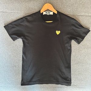 COMME DES GARÇONS PLAY BLACK w/ GOLD HEART APPLIQUÉ